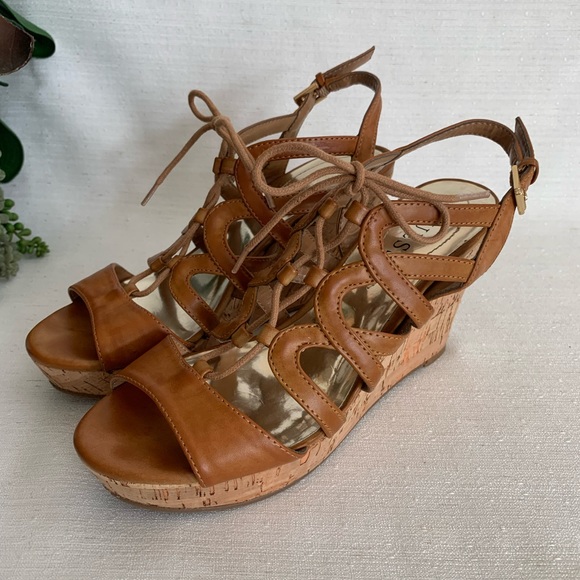GUESS Elsiee Caramel Strappy Lace-up Wedge Heel Sandals Woman’s 7.5M - Picture 3 of 11